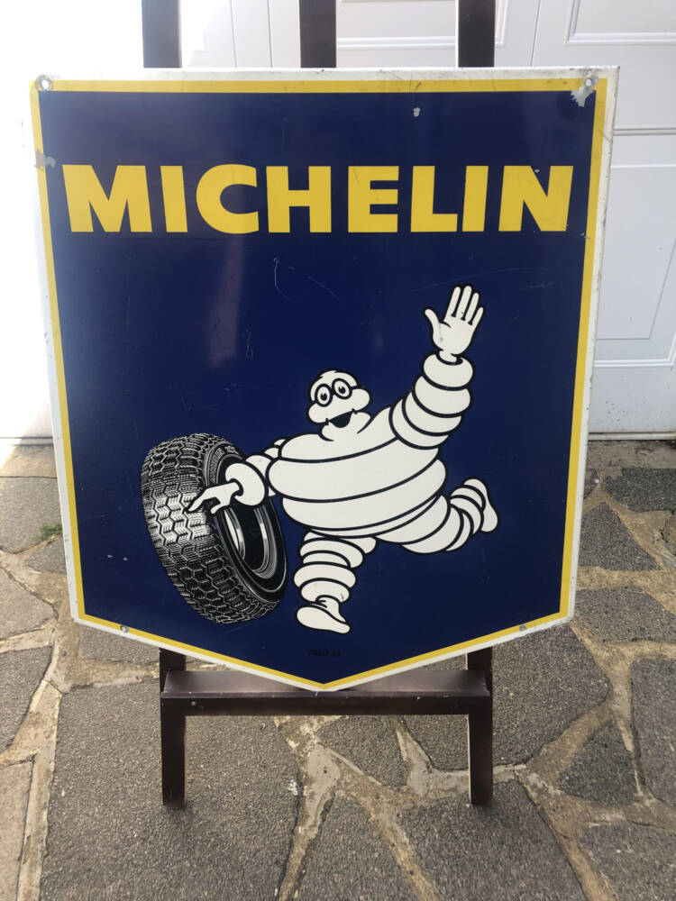 MICHELIN SHAPED TIN ARROW