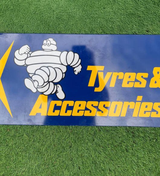 TYRES & ACCESSORIES sign